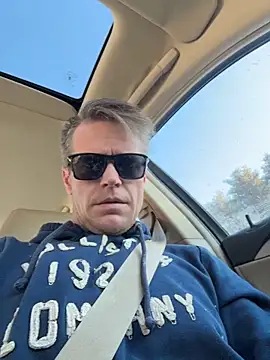 Snapshot of DILFiGuess11 chatting on 02/13/26, 01:40 DILFiGuess11 online show from 02/13/26, 01:40