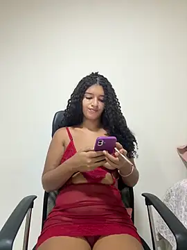 Snapshot of larajuli chatting on 02/24/26, 12:19 larajuli online show from 02/24/26, 12:19