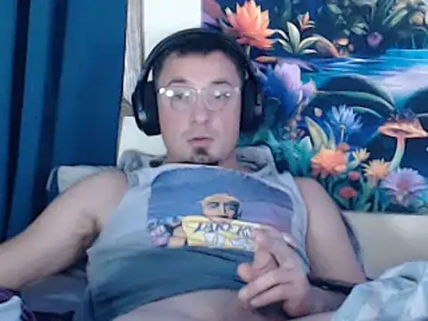 Snapshot of YoBlezz chatting on 11/13/25, 07:57 YoBlezz online show from 11/13/25, 07:57