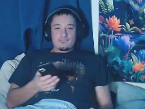 Snapshot of YoBlezz chatting on 11/15/25, 07:05 YoBlezz online show from 11/15/25, 07:05