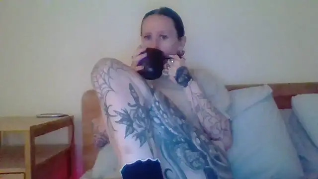 Snapshot of liltiddygoffwaifu chatting on 10/21/25, 07:25 liltiddygoffwaifu online show from 10/21/25, 07:25