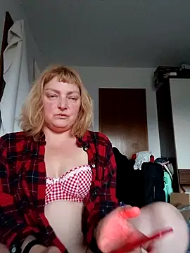 LiluLiluLilu online show from 04/18/26, 05:39