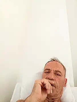 Snapshot of Meliwem12 chatting on 10/18/25, 08:04 Meliwem12 online show from 10/18/25, 08:04