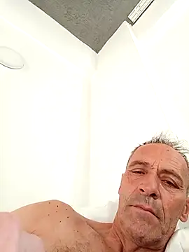 Snapshot of Meliwem12 chatting on 10/26/25, 04:51 Meliwem12 online show from 10/26/25, 04:51