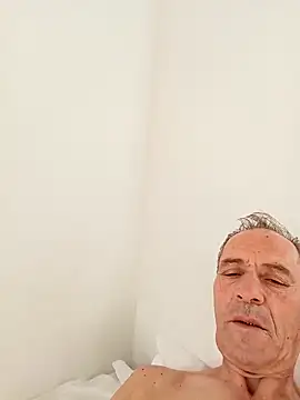 Snapshot of Meliwem12 chatting on 11/17/25, 06:52 Meliwem12 online show from 11/17/25, 06:52