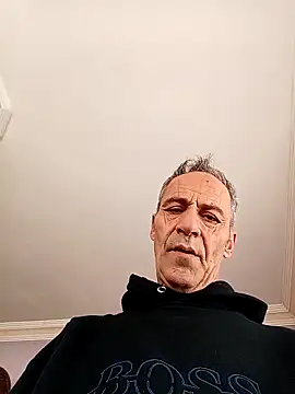 Snapshot of Meliwem12 chatting on 02/17/26, 08:33 Meliwem12 online show from 02/17/26, 08:33