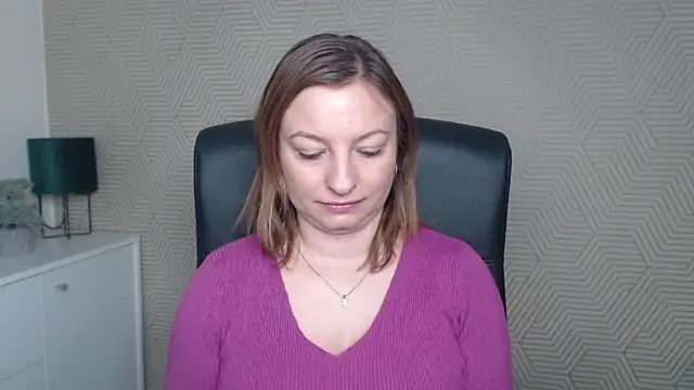 angelaSamt online show from 11/18/25, 06:40