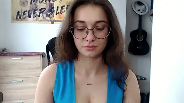 HotAnna2004 online show from 09/13/25, 12:38