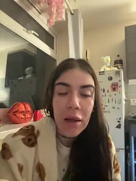 valentinalamont online show from 09/13/25, 12:54