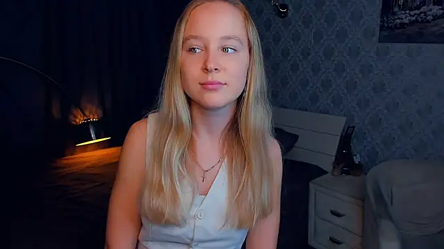 Snapshot of SoonMoor chatting on 09/08/25, 06:18 SoonMoor online show from 09/08/25, 06:18