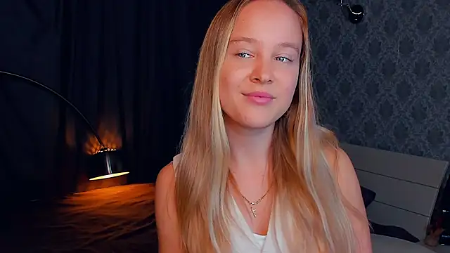 Snapshot of SoonMoor chatting on 09/09/25, 06:07 SoonMoor online show from 09/09/25, 06:07