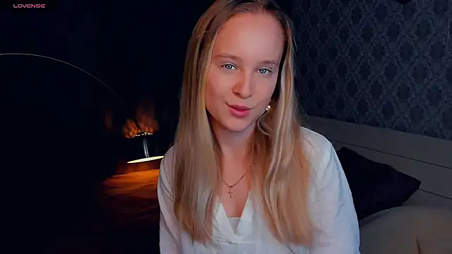 Snapshot of SoonMoor chatting on 09/10/25, 06:08 SoonMoor online show from 09/10/25, 06:08