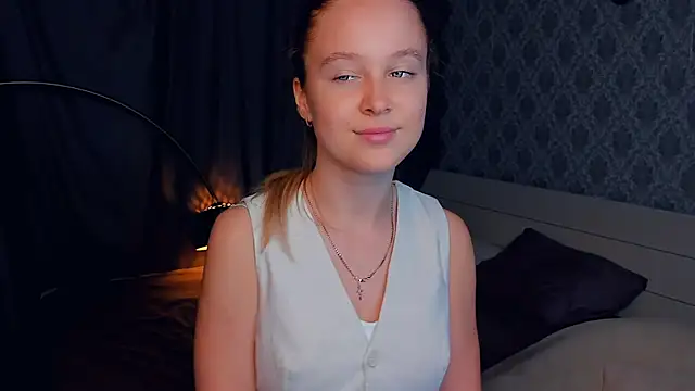 Snapshot of SoonMoor chatting on 09/13/25, 06:08 SoonMoor online show from 09/13/25, 06:08