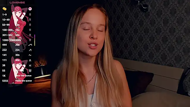 Snapshot of SoonMoor chatting on 09/18/25, 05:59 SoonMoor online show from 09/18/25, 05:59