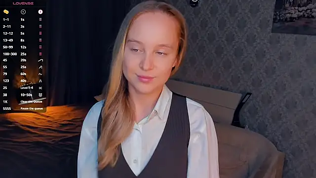 Snapshot of SoonMoor chatting on 09/24/25, 05:16 SoonMoor online show from 09/24/25, 05:16