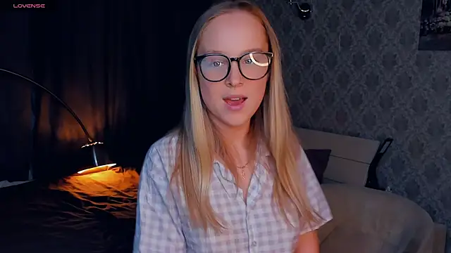 Snapshot of SoonMoor chatting on 10/10/25, 05:34 SoonMoor online show from 10/10/25, 05:34