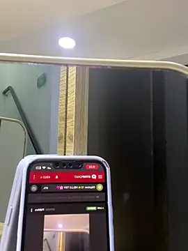 TiffanyyLam online show from 10/31/25, 11:22