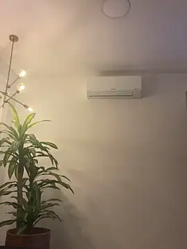 TiffanyyLam online show from 11/02/25, 11:12