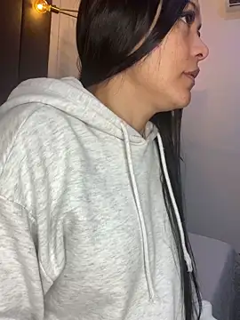 TiffanyyLam online show from 01/06/26, 11:36