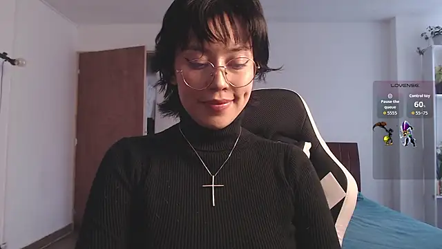 Ellyuwuw online show from 10/11/25, 08:51