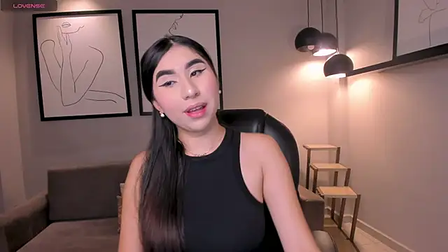 Snapshot of MayaMoretti_ chatting on 10/10/25, 03:49 MayaMoretti online show from 10/10/25, 03:49