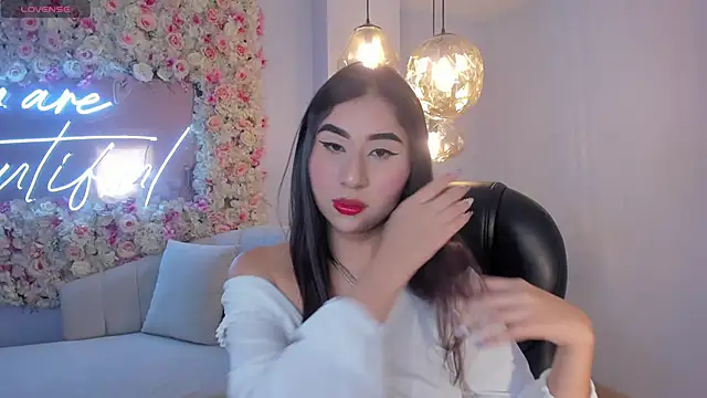 Snapshot of MayaMoretti_ chatting on 10/21/25, 03:29 MayaMoretti online show from 10/21/25, 03:29