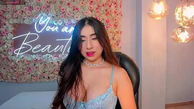 Snapshot of MayaMoretti_ chatting on 10/24/25, 03:36 MayaMoretti online show from 10/24/25, 03:36