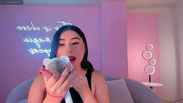 Snapshot of MayaMoretti_ chatting on 12/22/25, 05:15 MayaMoretti online show from 12/22/25, 05:15