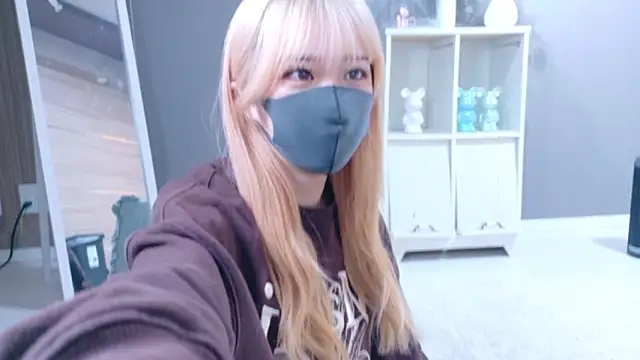 Una chan  online show from 10/23/25, 12:32