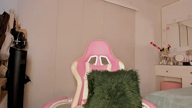 Lauuuuuuuu  online show from 09/26/25, 04:16