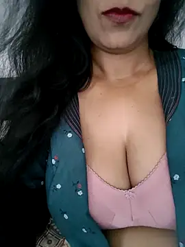 Deepa Sharma143 online show from 04/17/26, 02:25