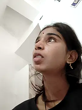 Hot-Soniya2 online show from 10/04/25, 06:11