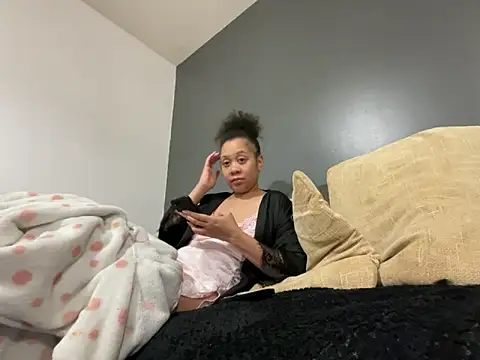 MILF Stephanie online show from 12/17/25, 05:02