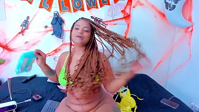 Hill Brownie online show from 10/30/25, 01:01