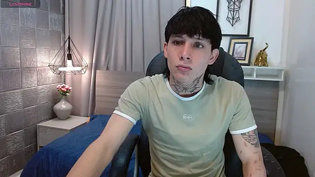 Iantwink18 online show from 10/25/25, 08:14