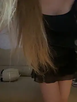 Nikihot   online show from 12/03/25, 10:41