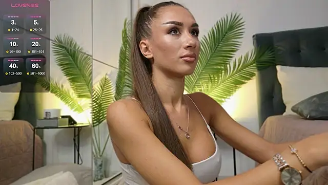 JuliaQuin online show from 10/06/25, 02:20