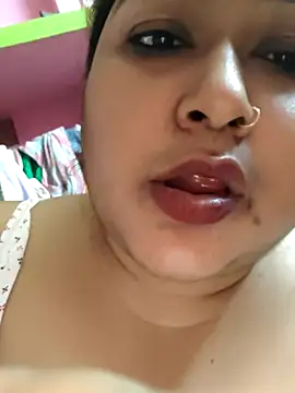 Snapshot of hotbhabhi011 chatting on 10/13/25, 03:34 hotbhabhi011 online show from 10/13/25, 03:34