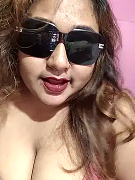 Snapshot of hotbhabhi011 chatting on 10/28/25, 03:43 hotbhabhi011 online show from 10/28/25, 03:43