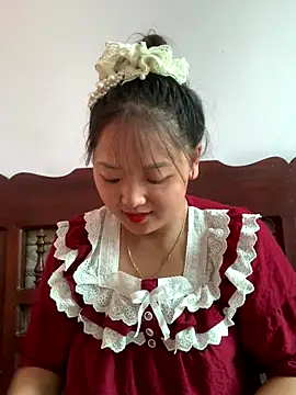 Snapshot of July-y chatting on 09/10/25, 02:44 July-y online show from 09/10/25, 02:44