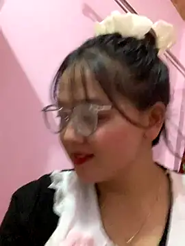 Snapshot of July-y chatting on 09/11/25, 02:17 July-y online show from 09/11/25, 02:17