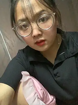 Snapshot of July-y chatting on 09/13/25, 11:54 July-y online show from 09/13/25, 11:54