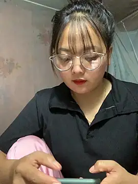 Snapshot of July-y chatting on 09/14/25, 02:11 July-y online show from 09/14/25, 02:11