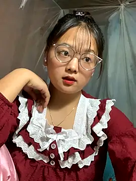 Snapshot of July-y chatting on 09/14/25, 03:00 July-y online show from 09/14/25, 03:00