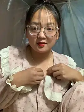 Snapshot of July-y chatting on 09/16/25, 10:16 July-y online show from 09/16/25, 10:16