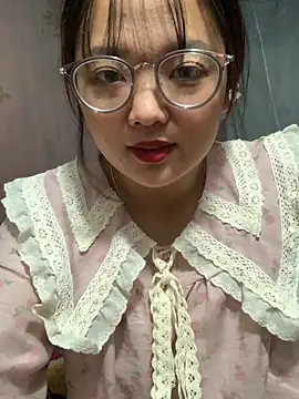 Snapshot of July-y chatting on 09/20/25, 02:01 July-y online show from 09/20/25, 02:01