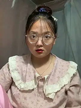 Snapshot of July-y chatting on 09/21/25, 01:02 July-y online show from 09/21/25, 01:02