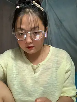 Snapshot of July-y chatting on 09/24/25, 03:59 July-y online show from 09/24/25, 03:59