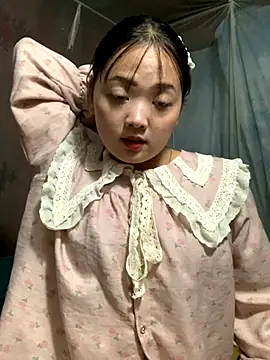 Snapshot of July-y chatting on 09/26/25, 08:07 July-y online show from 09/26/25, 08:07