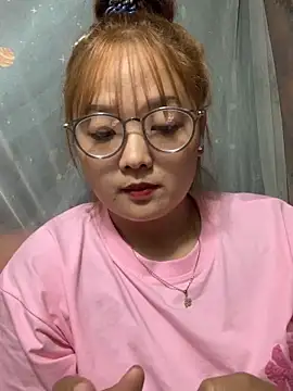 Snapshot of July-y chatting on 09/27/25, 03:17 July-y online show from 09/27/25, 03:17